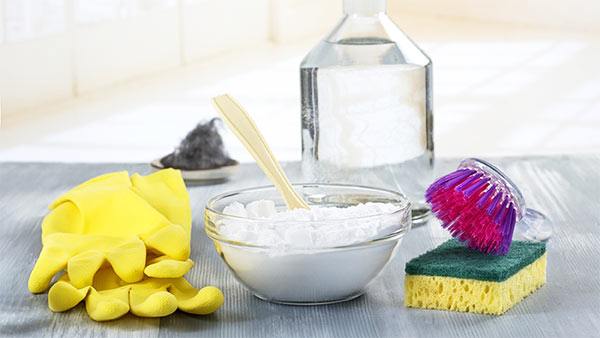 usar limón para limpiar las juntas de los azulejos y baldosas