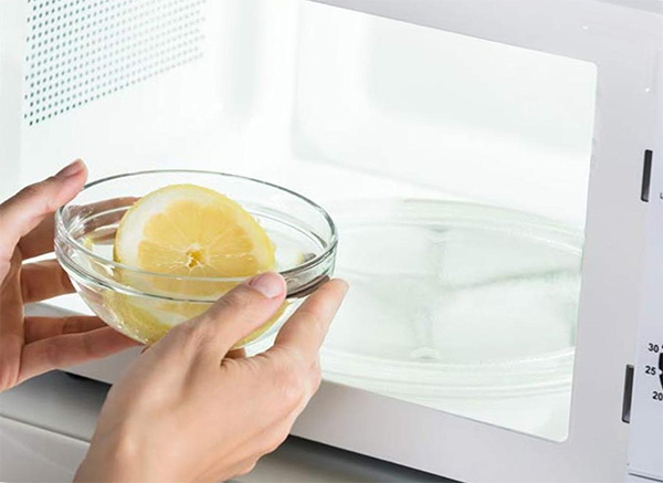 Limpiar el microondas con limón y bicarbonato